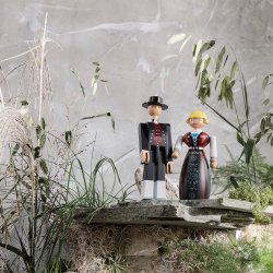 Norsk Bunad - Tr�figur 20,5cm - Mand - Sort/R�d - Kay Bojesen