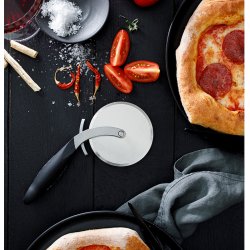 Pizzahjul - Specialty - 20cm - Sort - Microplane